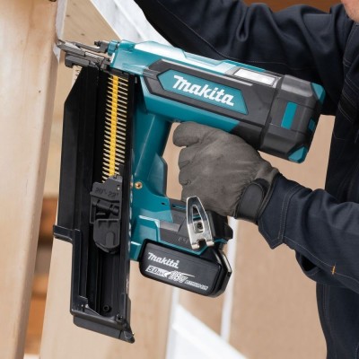 Akumuliatorinė viniakalė MAKITA 18V 21  50-90mm